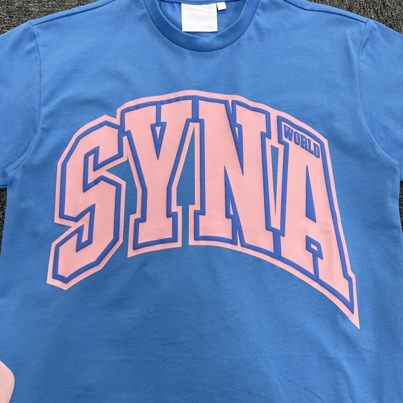 Camiseta Syna World College Azul Claro