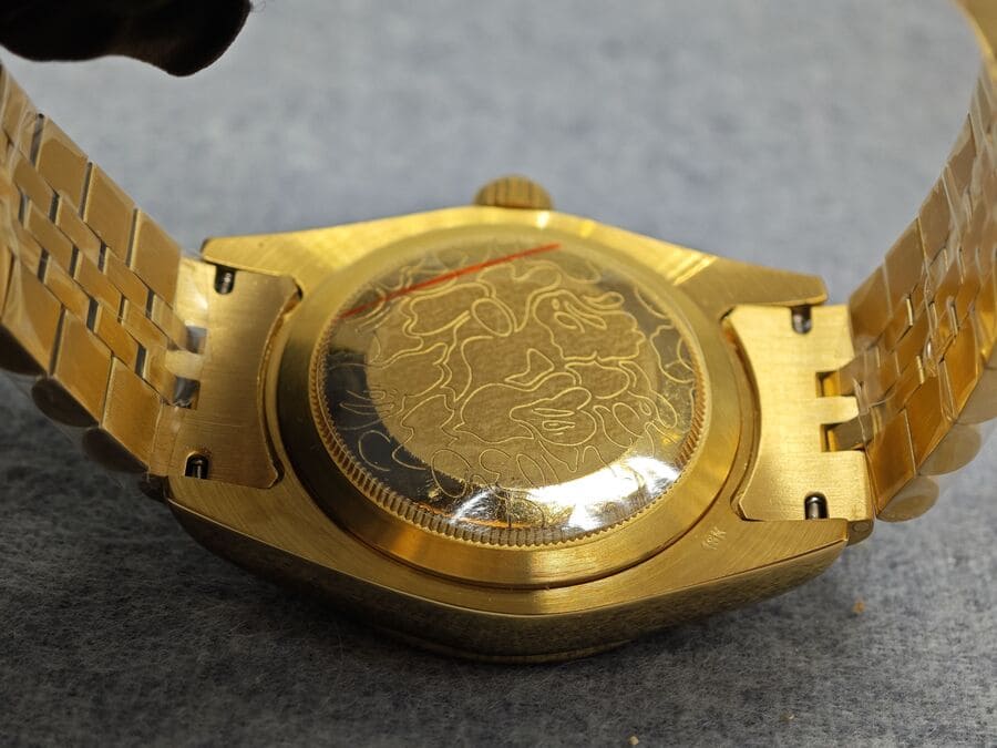 Relógio BAPE Type 6 BAPEX Dourado