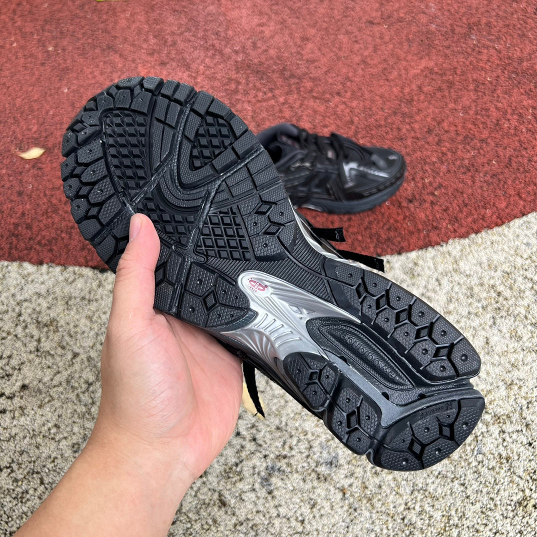 New Balance 1906 Black